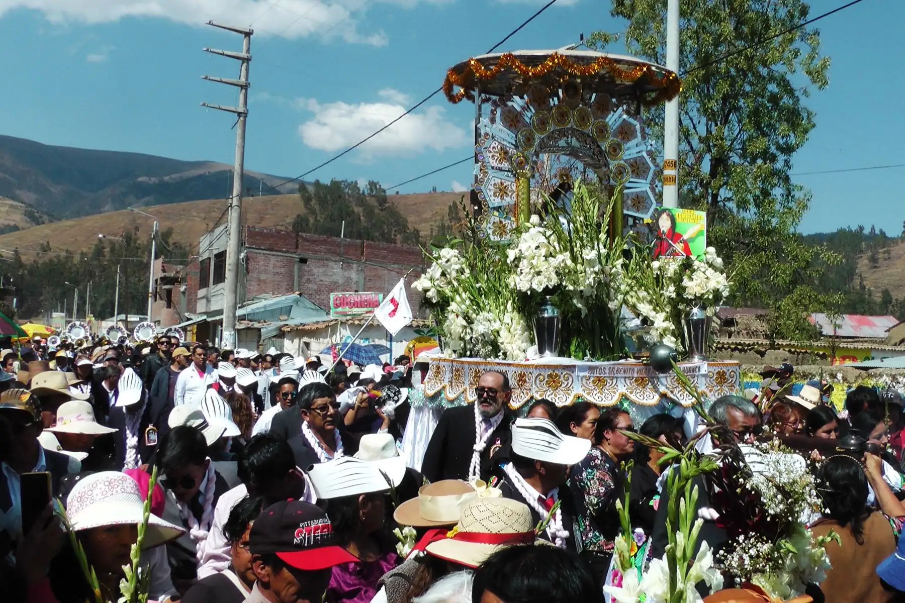 Devoción a la Virgen de Cocharcas en Huancayo congrega a miles de fieles.