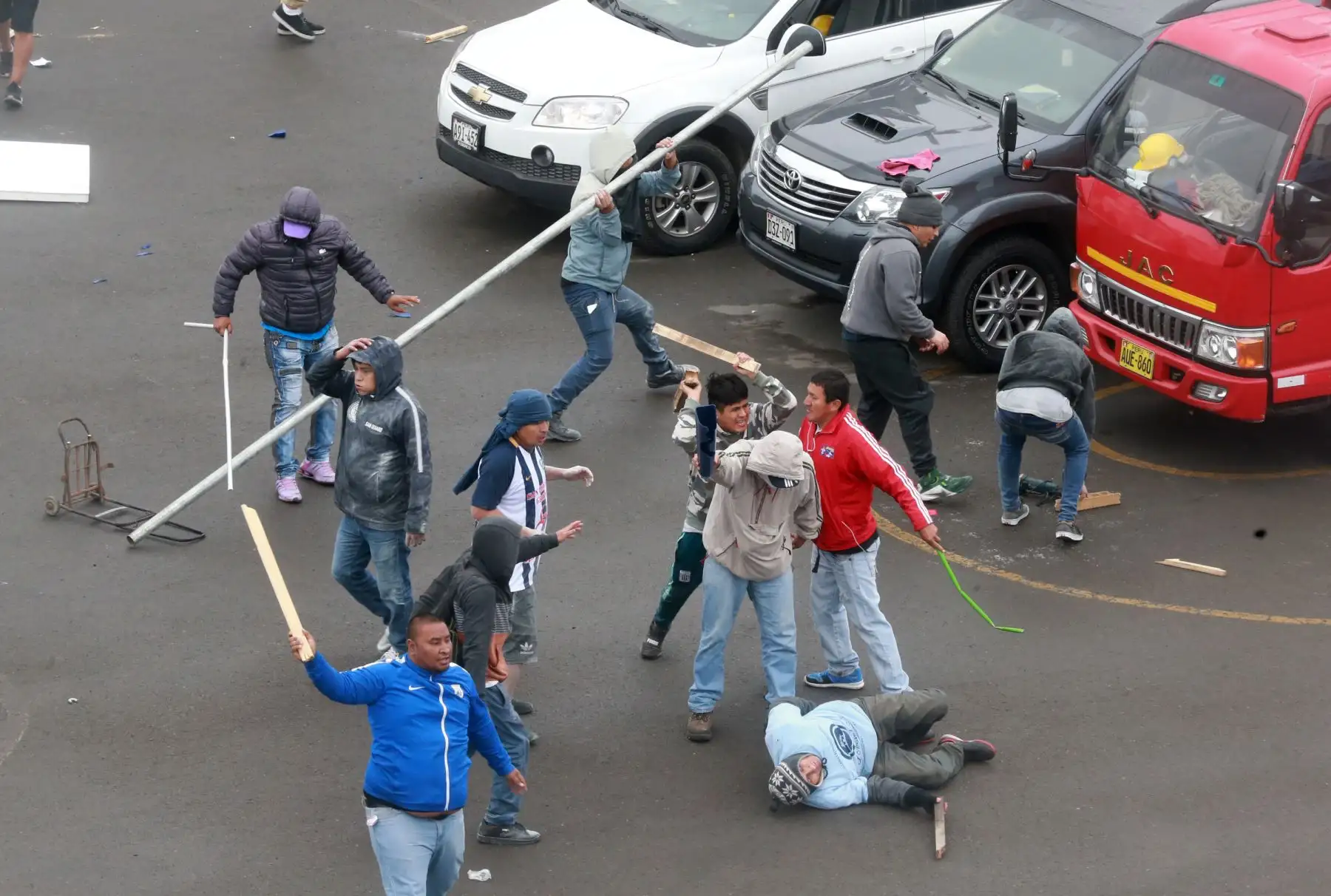 Grupo evangélico tomó posesión de la explanada del Matute, estadio de Alianza Lima. La Policía Nacional y Fiscalía ya se encuentran en el lugar. Foto: ANDINA/Norman Córdova