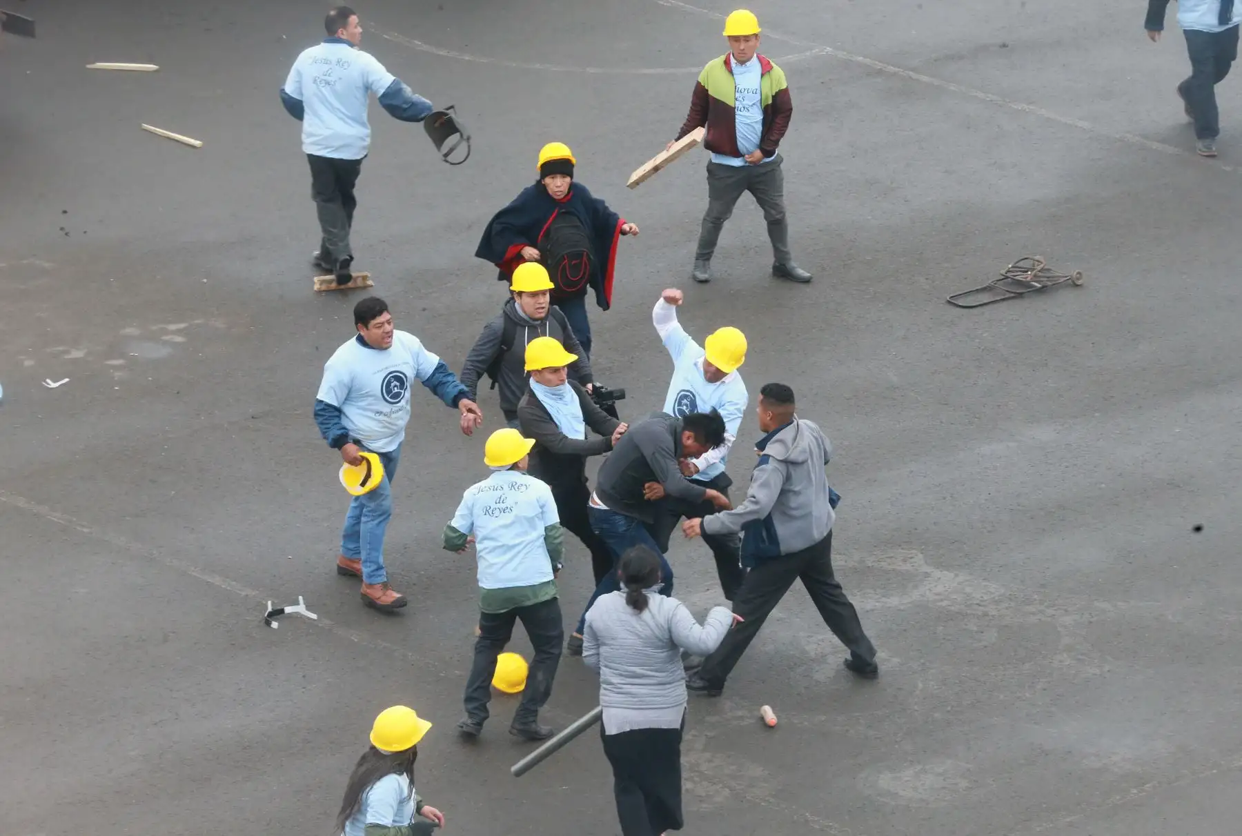 Grupo evangélico tomó posesión de la explanada del Matute, estadio de Alianza Lima. La Policía Nacional y Fiscalía ya se encuentran en el lugar. Foto: ANDINA/Norman Córdova