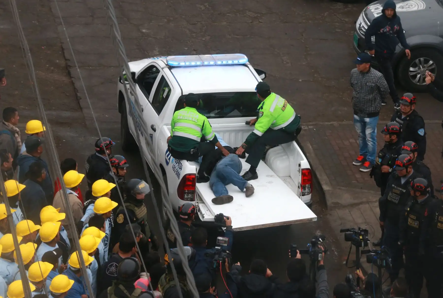 Grupo evangélico tomó posesión de la explanada del Matute, estadio de Alianza Lima. La Policía Nacional y Fiscalía ya se encuentran en el lugar. Foto: ANDINA/Norman Córdova