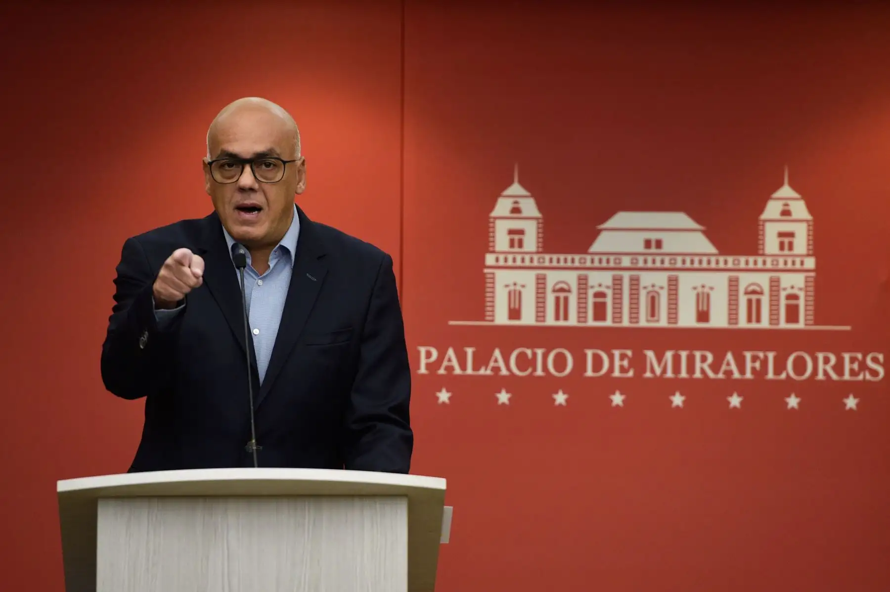 El Ministro de Comunicación de Venezuela, Jorge Rodríguez, en una conferencia de prensa en el palacio presidencial de Miraflores Foto: AFP
