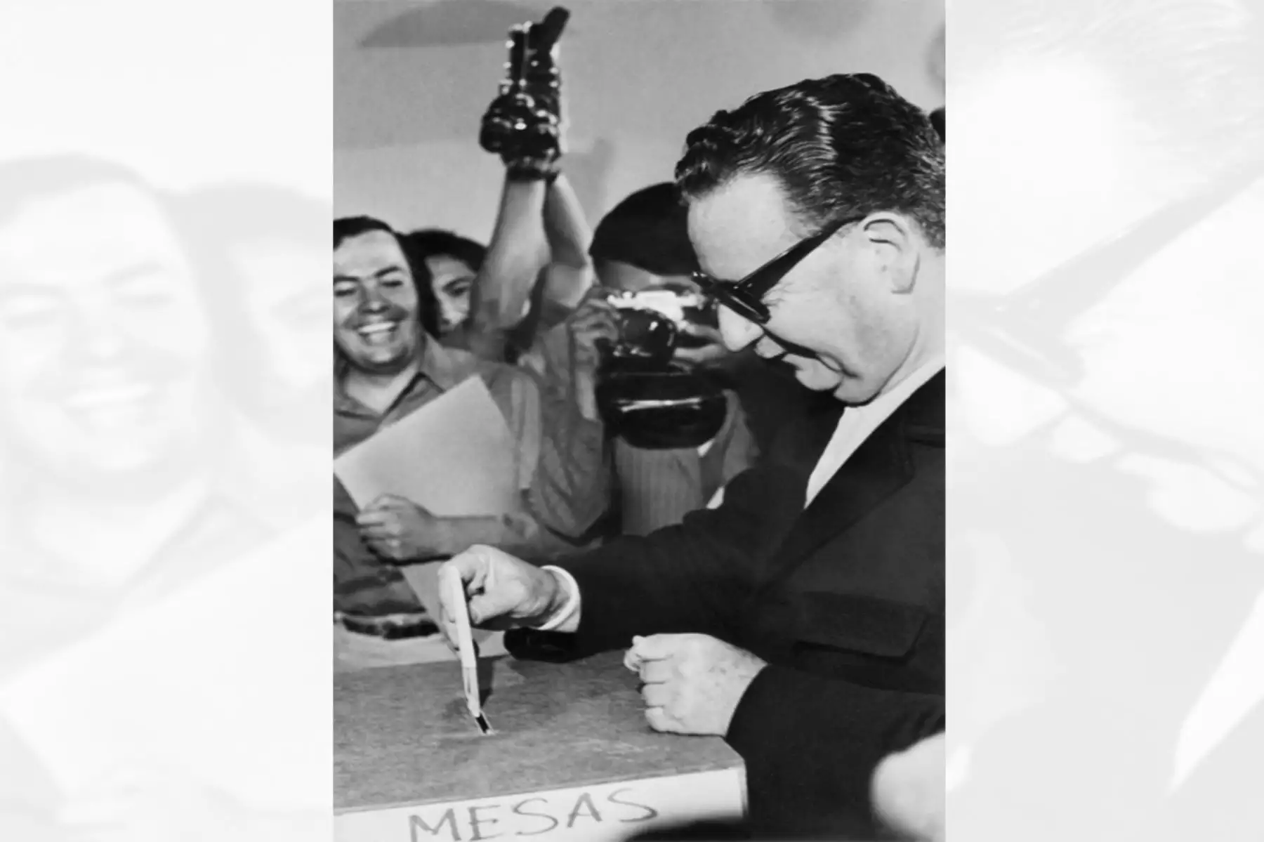 Salvador Allende emite su voto el 4 de septiembre de 1970, durante las elecciones presidenciales chilenas. Allende fue el primer marxista elegido presidente en elecciones libres. Su gobierno fue derrocado por las fuerzas armadas en 1973. Foto: AFP / PRENSA LATINA