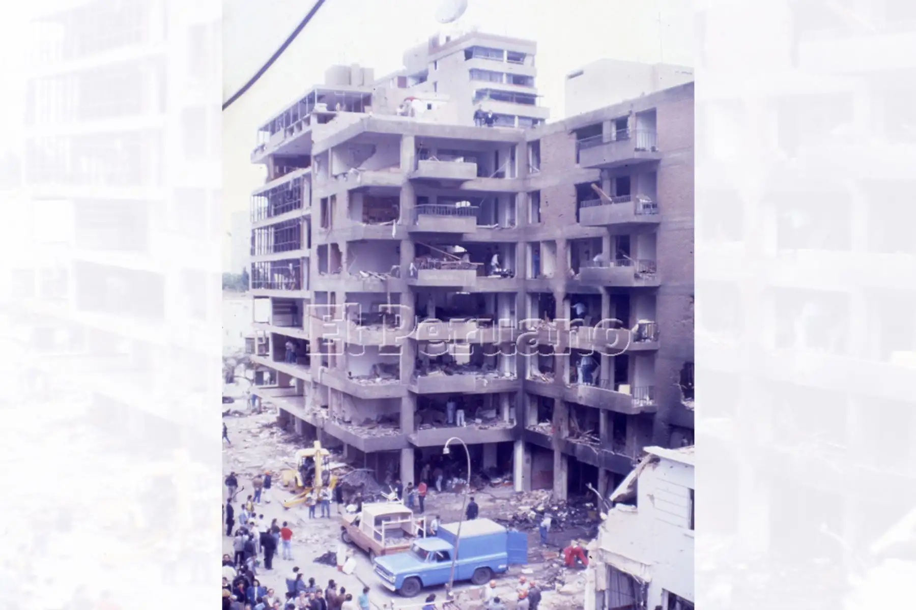 Edificio en escombros el 17 de julio de 1992 luego del atentado terrorista con coche bomba perpetrado por Sendero Luminosos en la calle Tarata de Miraflores. Foto: Archivo Histórico de EL PERUANO