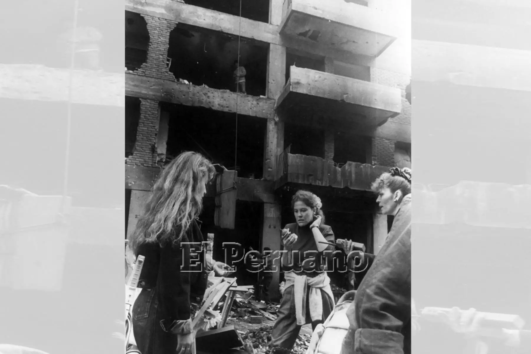 Vecinos afectados el 17 de julio de 1992 por el atentado terrorista en la calle Tarata del distrito de Miraflores. Foto: Archivo Histórico de EL PERUANO