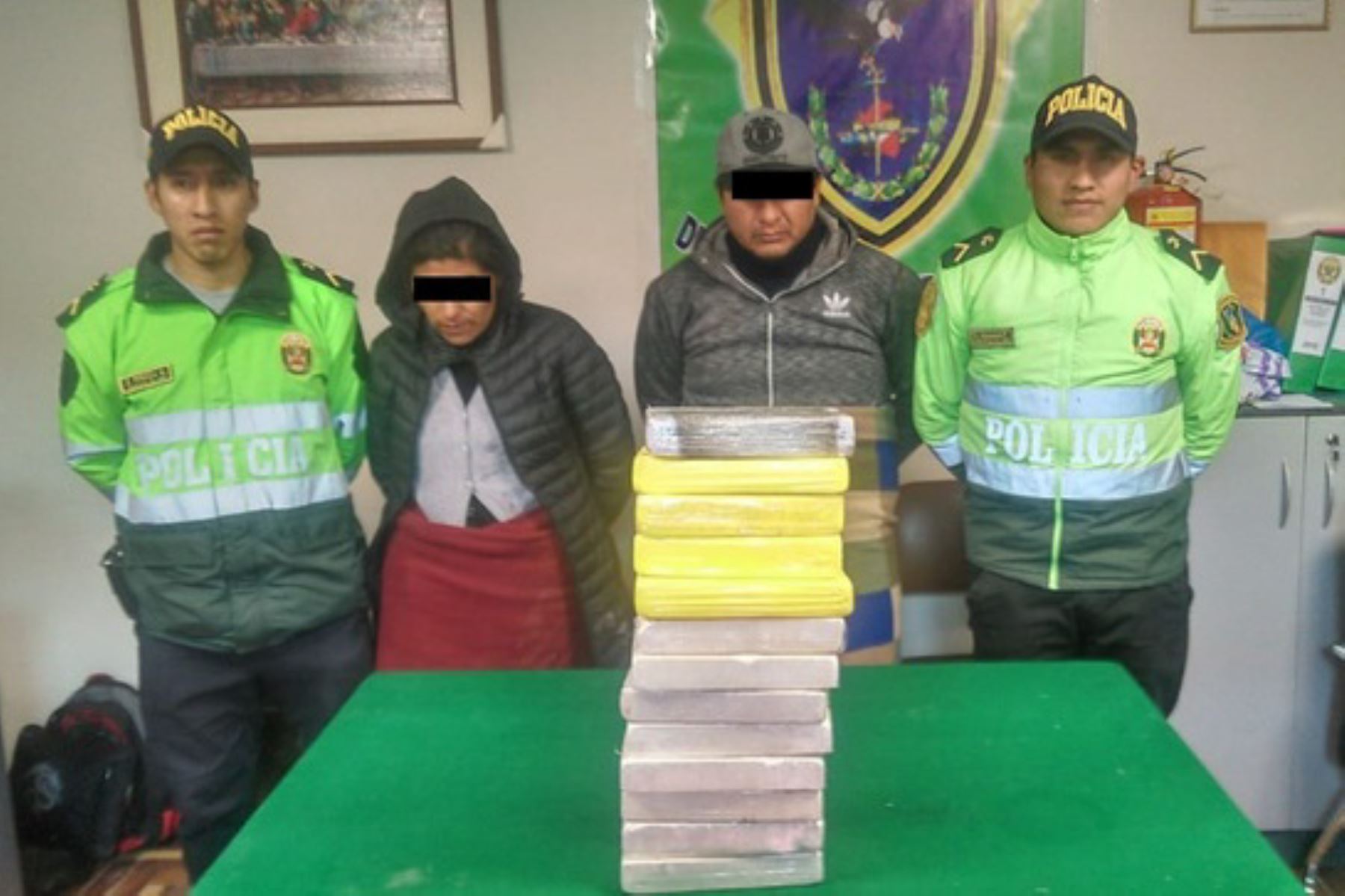 Policía de Carreteras de Puno decomisa 13 kilos de droga y detiene a dos personas en la vía Mazocruz-Moquegua. ANDINA/Difusión