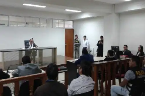 El Sétimo Juzgado Penal de Trujillo, en la región La Libertad, decide hoy la situación legal de Alexander Manuel Pérez Gutiérrez, alias Gringasho, a quien la Policía Nacional detuvo el último sábado por tenencia ilegal de arma de fuego.
