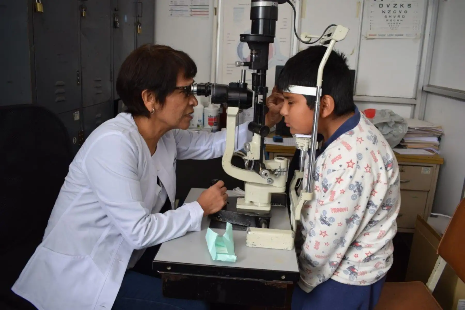 El niño Willow Vargas Ttupa (9) recuperó la visión, gracias a exitoso trasplante de córnea en hospital Almenara.
