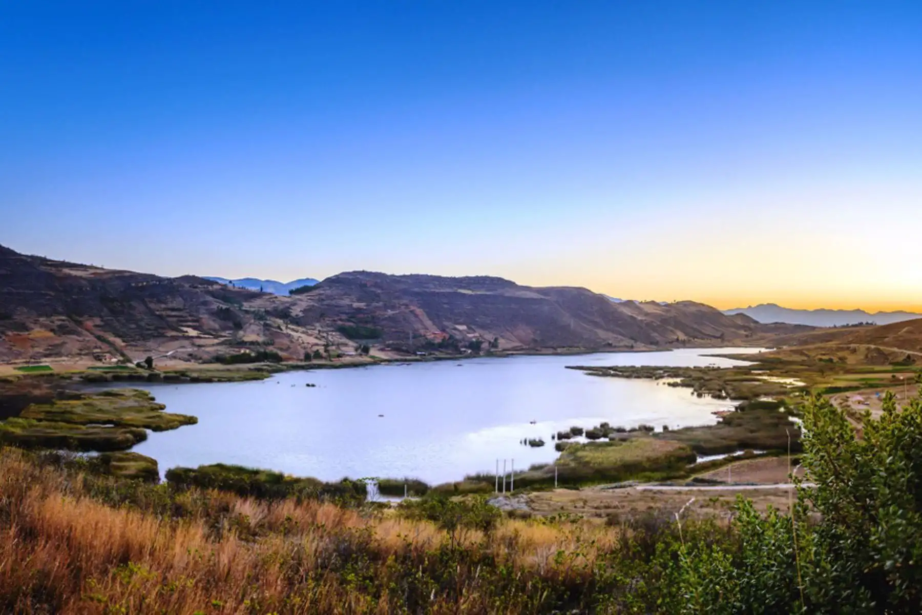 La laguna San Nicolás está ubicada a 30 kilómetros de la ciudad de Cajamarca, a 50 minutos en vehículo con una vía asfaltada hasta el distrito de Namora y de allí un tramo de 7 kilómetros sin asfaltar.