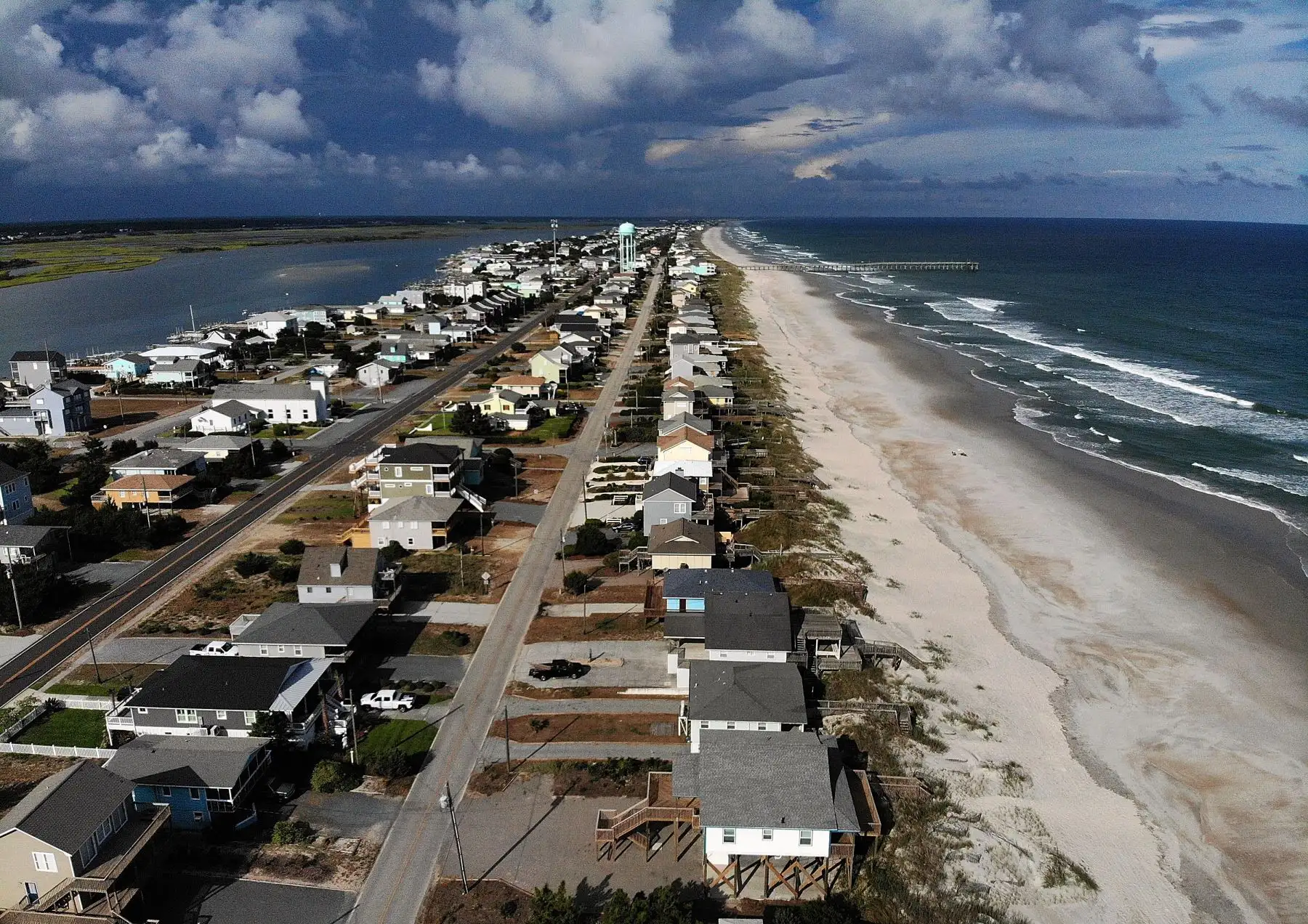 Una evacuación obligatoria está en efecto en preparación del inminente Huracán Florence, el 11 de septiembre de 2018 en Topsail Beach, Carolina del Norte. El huracán Florence se espera el viernes posiblemente como una tormenta de categoría 4 a lo largo de la costa de Virginia, Carolina del Norte y Carolina del Sur. Mark Wilson.AFP