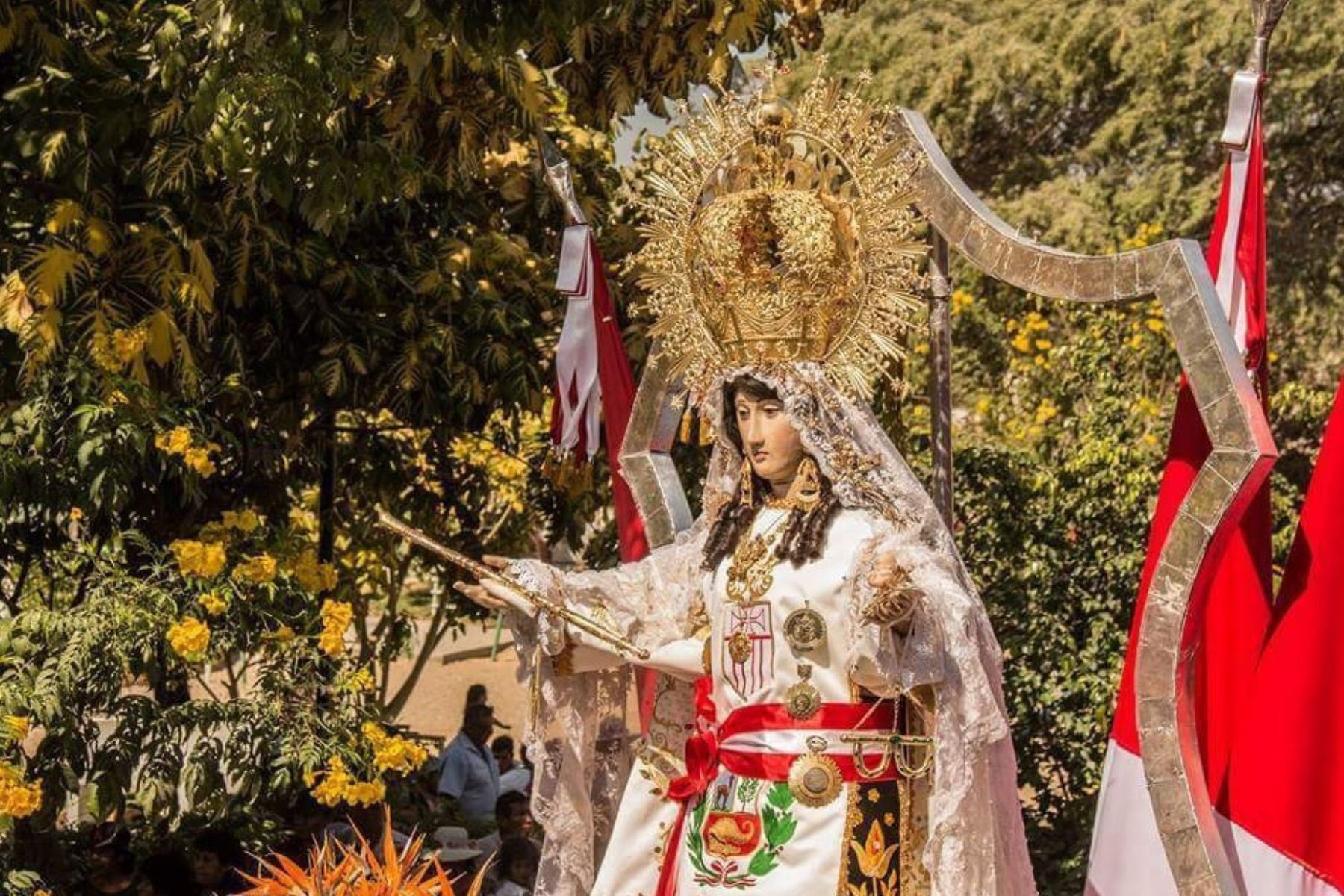 La Virgen de las Mercedes, cuya devoción en el Perú se remonta a los primeros años de la conquista española, continúa hasta nuestros días con gran veneración en las regiones y en instituciones como las Fuerzas Armadas que le rinden honores como su patrona.
