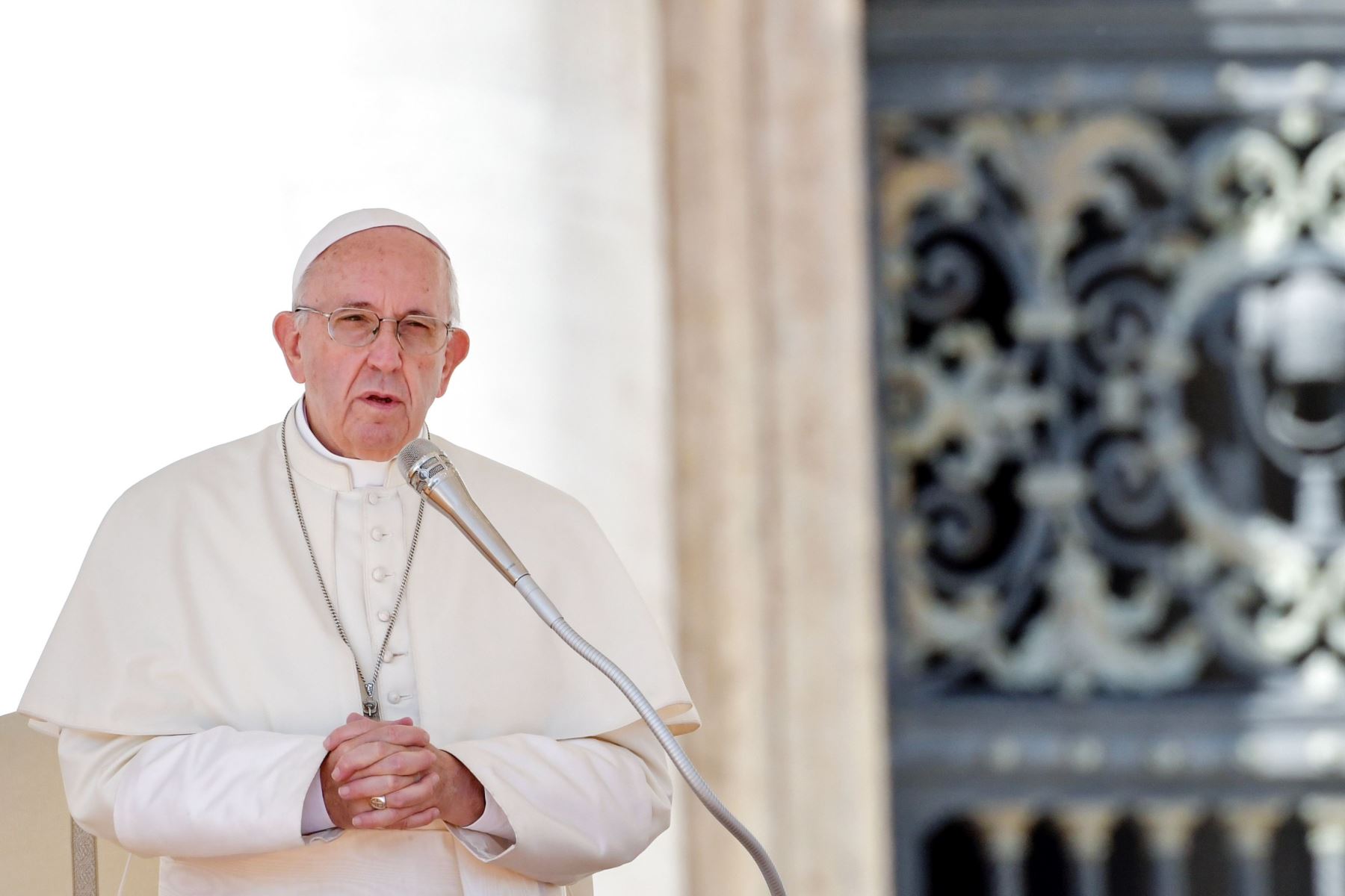 El Papa Francisco pronuncia un discurso durante su audiencia general semanal en la plaza de San Pedro Foto: AFP