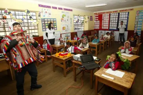 Voluntarios extranjeros realizan jornada solidaria en comunidad de Cusco. ANDINA/Difusión