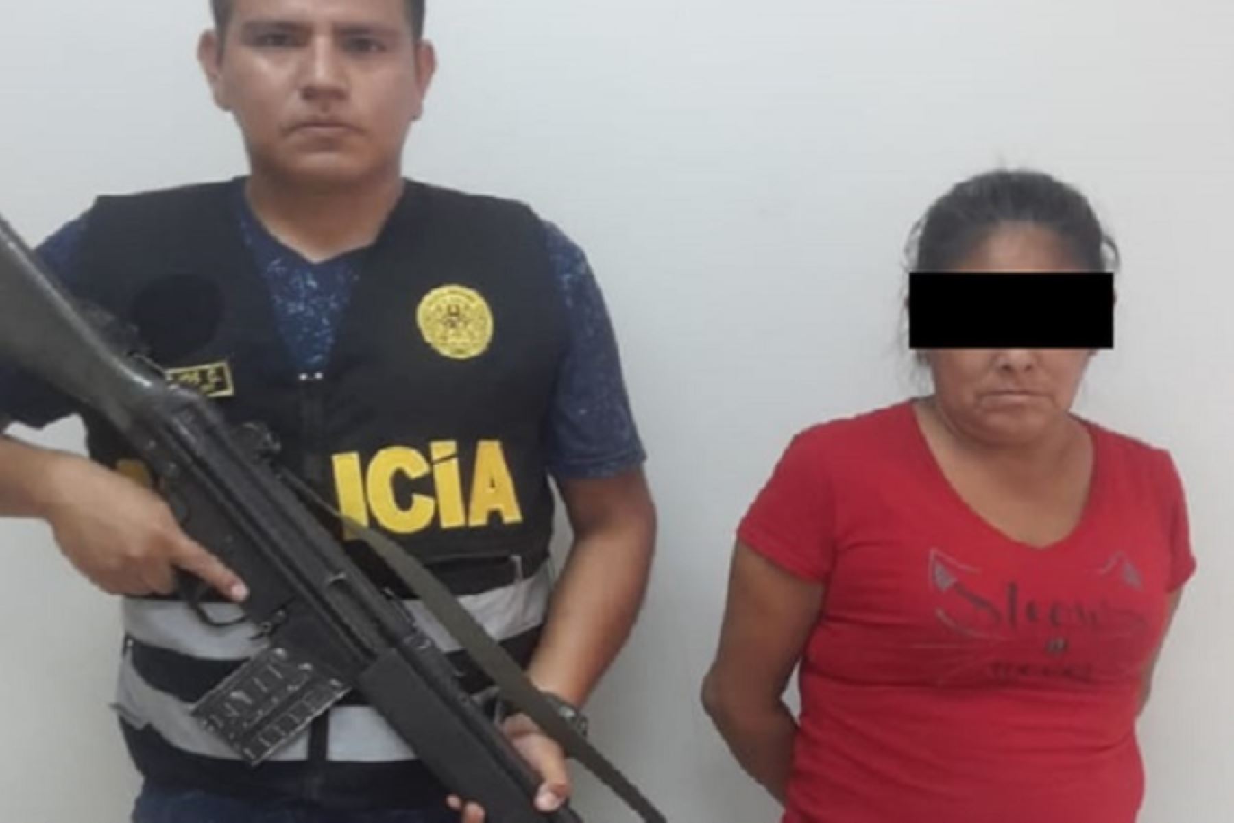 Se intervino en flagrancia a Esther Quispe Borda (46), al reconocer ser la dueña del local donde la Policía encontró a las menores de 15 y 17 años, quienes atendían a la clientela del bar.