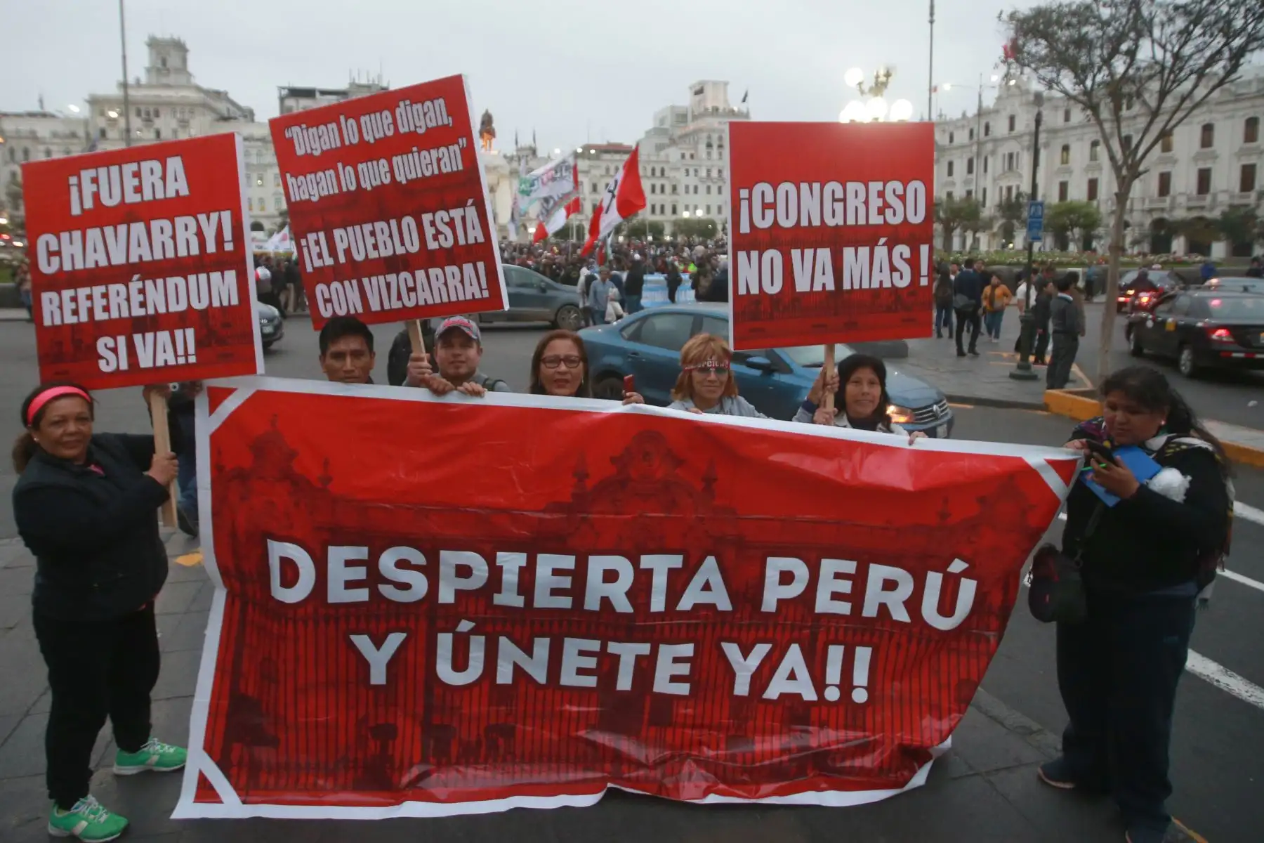 Ciudadanos organizados de diversos colectivos  marcharon, por las calles de Lima; exigiendo salida del fiscal de la Nación. Foto:ANDINA/ Jhony Laurente