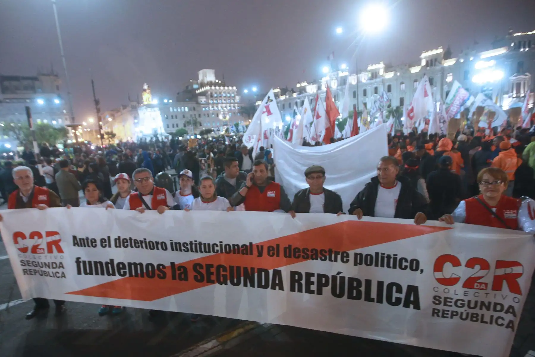 Ciudadanos organizados de diversos colectivos  marcharon, por las calles de Lima; exigiendo salida del fiscal de la Nación. Foto:ANDINA/ Jhony Laurente
