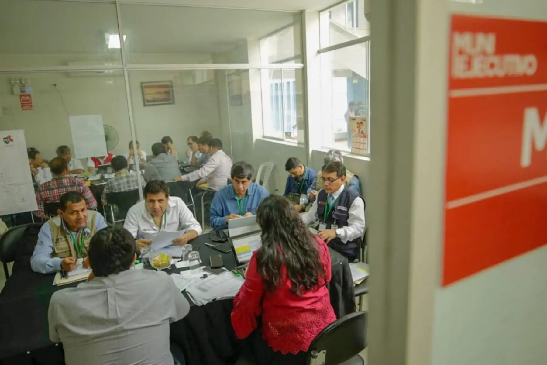 Las autoridades de Tumbes y miembros de los equipos técnicos de diversos ministerios sostuvieron reuniones bilaterales en el marco del Muni Ejecutivo, con el propósito de alinear las prioridades políticas para las provincias y distritos de esta región.