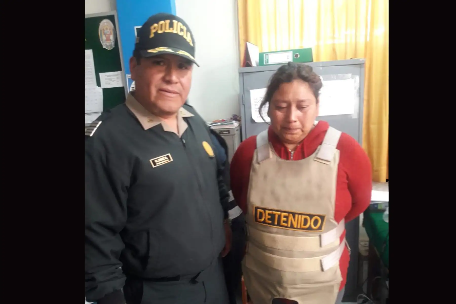 Policía Nacional del Cusco, tras labores de inteligencia, capturó esta mañana en el distrito de Santiago a la Señora Danyk Marianela Farfán Retto (de 38 años), acusada de violar sexualmente de sus dos hijas. Foto: ANDINA/Policía Nacional.