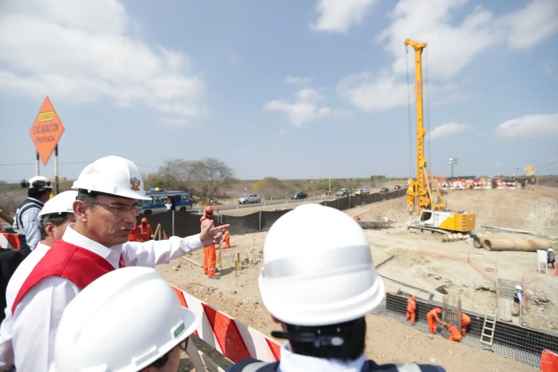 Jefe de Estado, Martin Vizcarra, inspecciona las obras de construcción del Puente Lagarto (Tumbes)Foto: ANDINA/Prensa Presidencia/Carlos Lezama