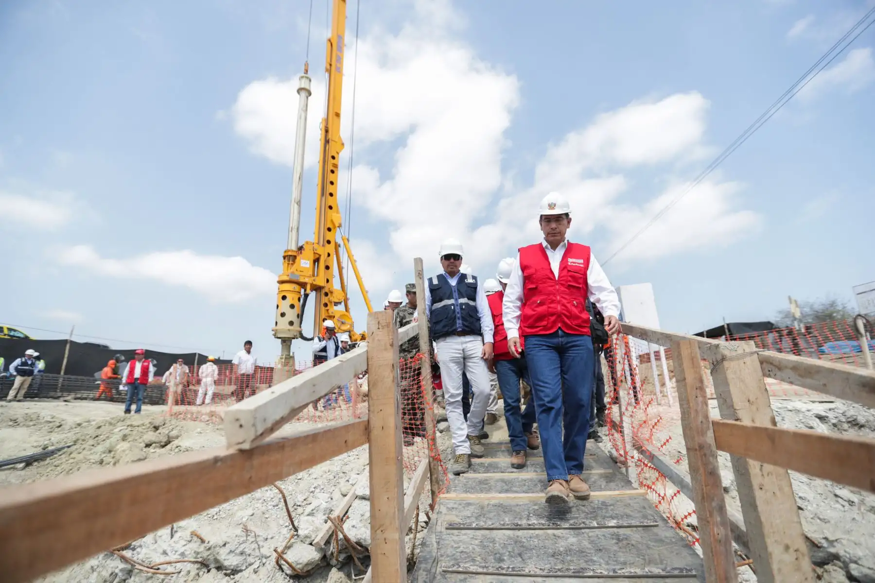 Jefe de Estado, Martin Vizcarra, inspecciona las obras de construcción del Puente Lagarto (Tumbes)Foto: ANDINA/Prensa Presidencia/Carlos Lezama