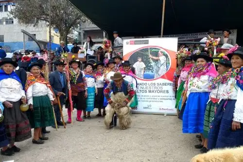 Adultos mayores de Pasco comparten sus saberes en gastronomía, tejidos y danzas. ANDINA/Difusión