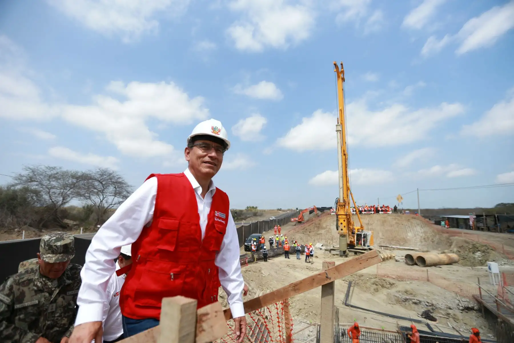 Jefe de Estado, Martin Vizcarra, inspecciona las obras de construcción del Puente Lagarto (Tumbes)Foto: ANDINA/Prensa Presidencia/Carlos Lezama