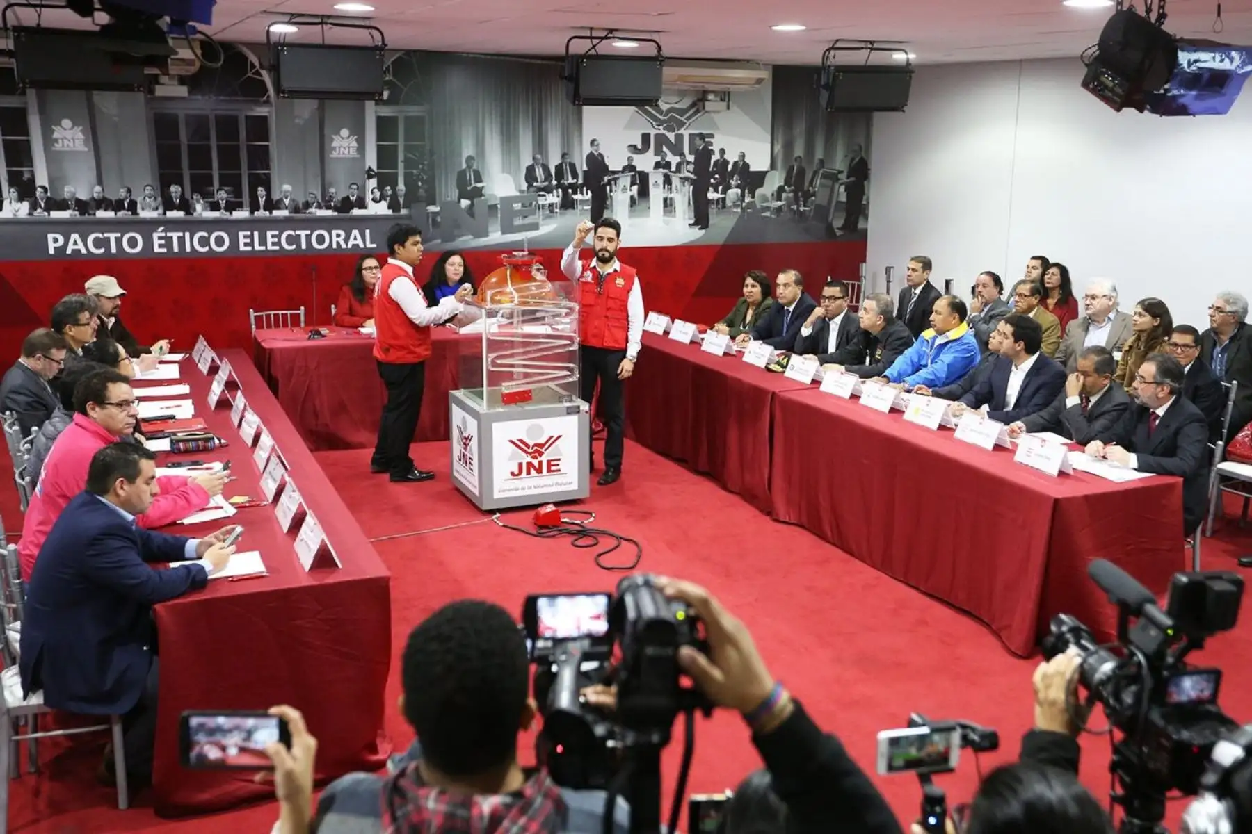 JNE sortea orden de los candidatos para los debates electorales.