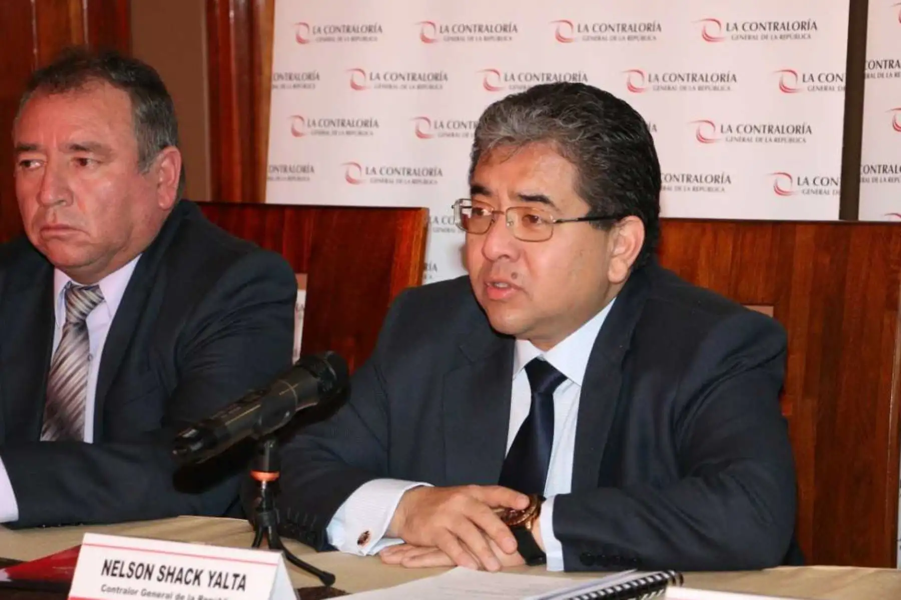 El contralor general de la República, Nelson Shack, reveló hoy que solo el 35% de las 111 autoridades de los gobiernos regionales, provinciales y distritales de Puno han cumplido con iniciar las actividades preparatorias para la transferencia de gestión, que tiene como objetivo contribuir a garantizar la continuidad de la prestación de servicios públicos y ejecución de obras al término de su mandato.