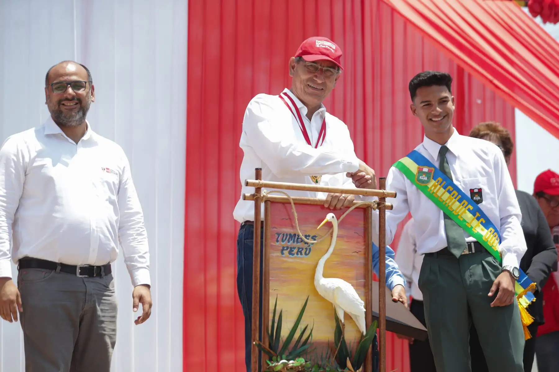 Presidente de la República,Martín Vizcarra, verifica avance de obras de mejoramiento de la Institución Educativa “José Lischner Tudela” de Tumbes.Foto: ANDINA/Prensa Presidencia/Carlos Lezama