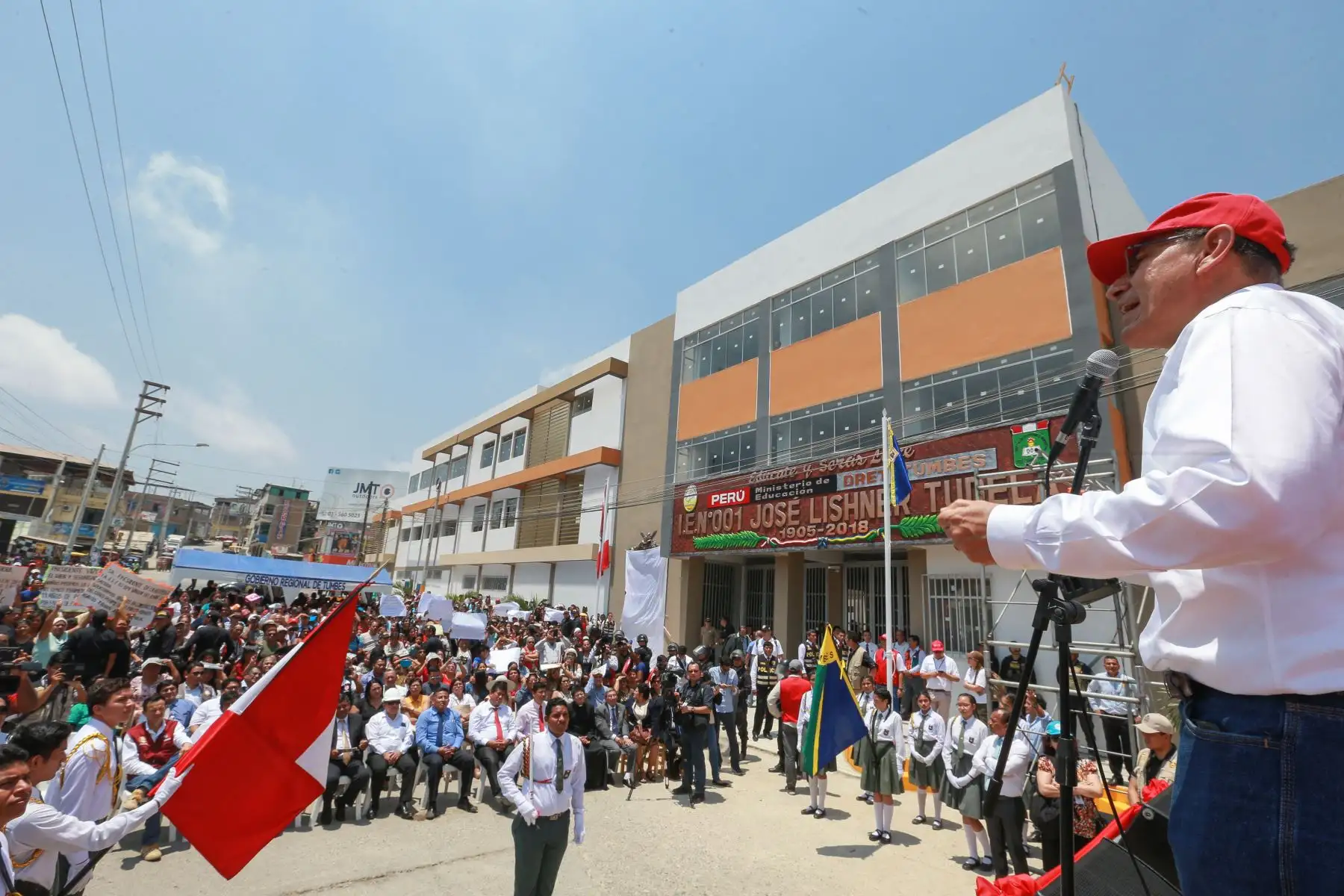 Presidente de la República,Martín Vizcarra, verifica avance de obras de mejoramiento de la Institución Educativa “José Lischner Tudela” de Tumbes.Foto: ANDINA/Prensa Presidencia/Carlos Lezama