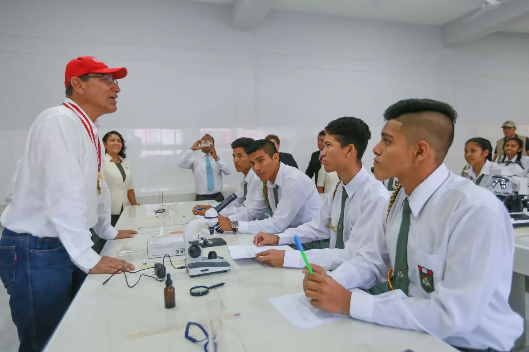 Presidente de la República,Martín Vizcarra, verifica avance de obras de mejoramiento de la Institución Educativa “José Lischner Tudela” de Tumbes.Foto: ANDINA/Prensa Presidencia/Carlos Lezama