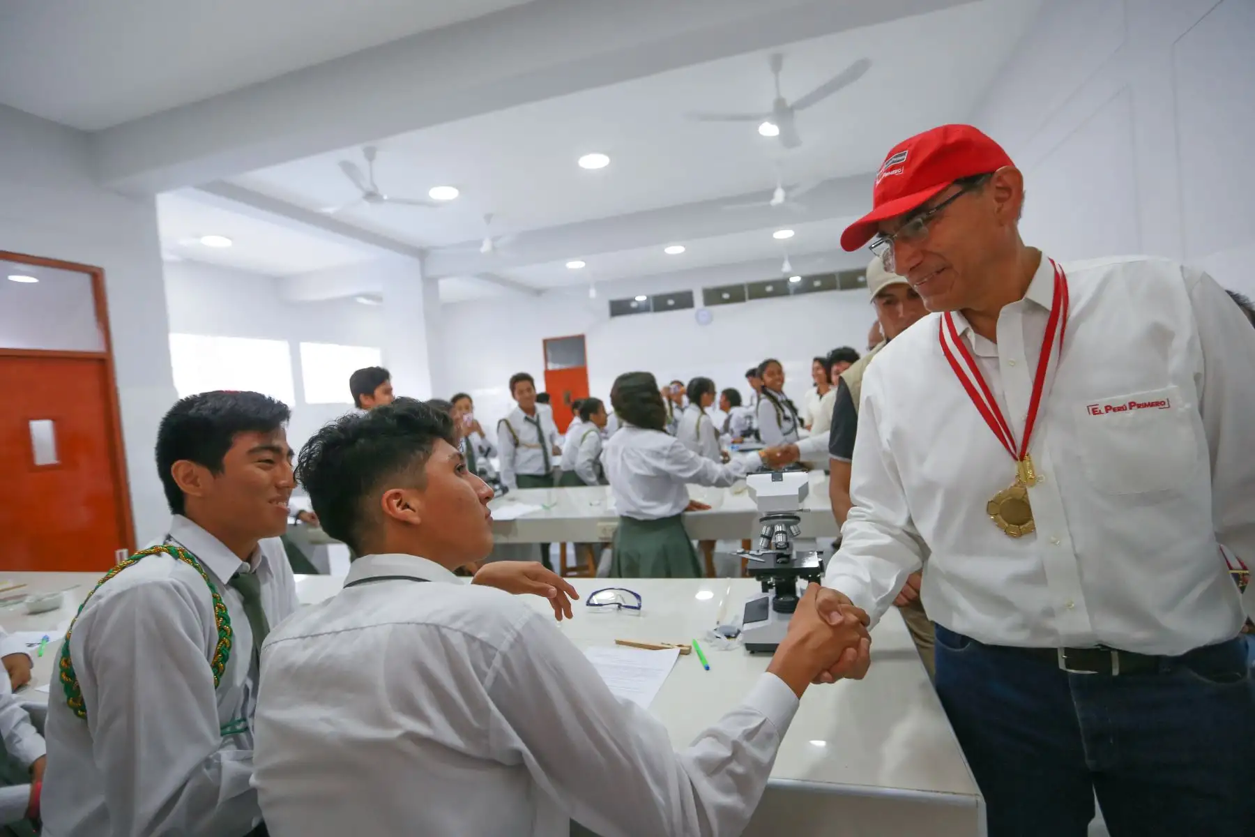 Presidente de la República,Martín Vizcarra, verifica avance de obras de mejoramiento de la Institución Educativa “José Lischner Tudela” de Tumbes.Foto: ANDINA/Prensa Presidencia/Carlos Lezama