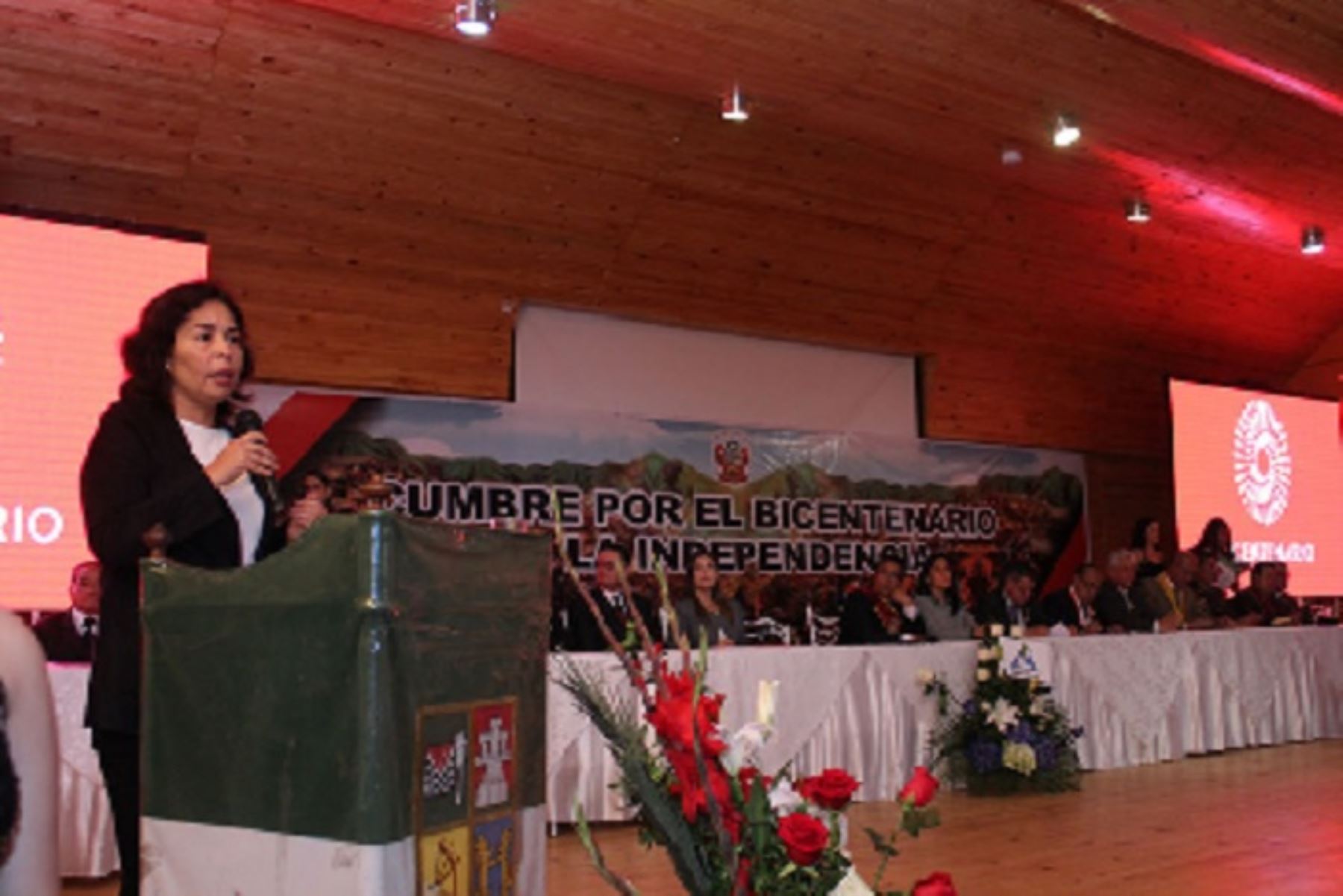 La ministra de Cultura, Patricia Balbuena, agradeció el entusiasmo de los gobernadores regionales para impulsar las iniciativas que permitan a las peruanas y peruanos, celebrar el Bicentenario de la Independencia.