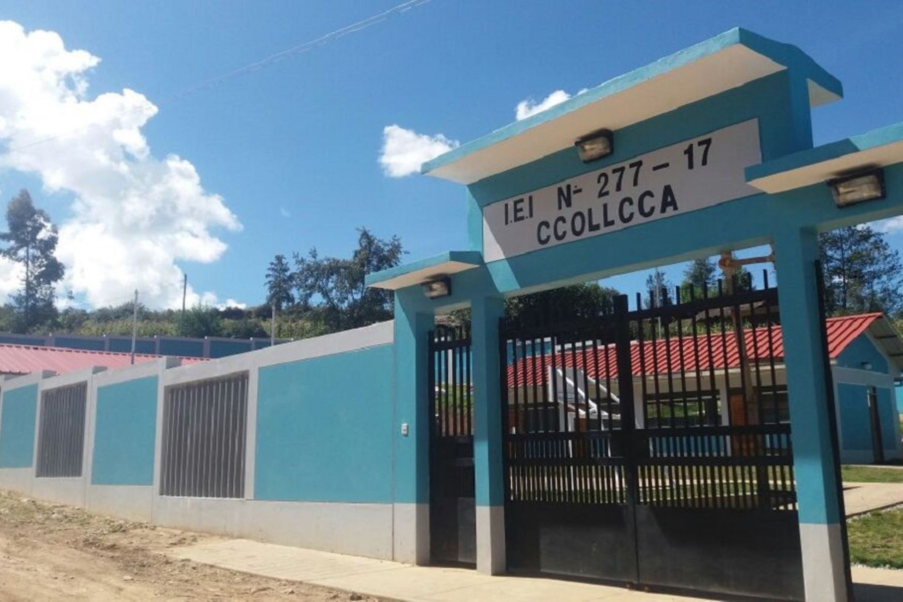La IE Nº 277-17 Ccolca (Apurímac), que cuenta con 20 niños matriculados, tiene ahora dos aulas pedagógicas y una sala de usos múltiples.
