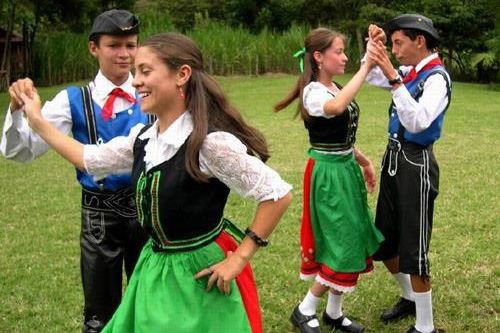 Esta actividad forma parte de la denominada Feria Turística de Hermandad de Culturas: Pozuzo y La Punta, organizada por las municipalidades respectivas. Foto: ANDINA/Difusión