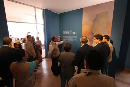 El Ministerio de Cultura y la Embajada de Estados Unidos en Perú realizaron la reapertura de la exposición permanente del Museo Regional de Casma “Max Uhle”, la cual brindará información actualizada sobre los proyectos de investigación realizados en los sitios arqueológicos del Valle de Casma.