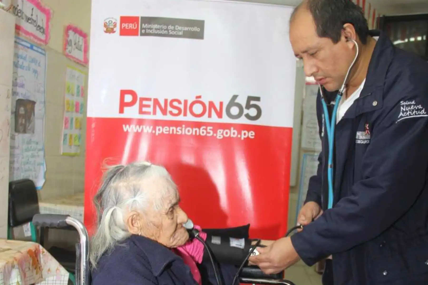 Con la finalidad de contar con un diagnóstico temprano y tratamiento oportuno de enfermedades de los adultos mayores en pobreza extrema, como la neumonía, anemia, hipertensión arterial, diabetes y osteoartritis, el Programa Nacional de Asistencia Solidaria Pensión 65 y la Dirección Regional de Salud del Gobierno Regional de Lima, firmaron hoy un convenio.