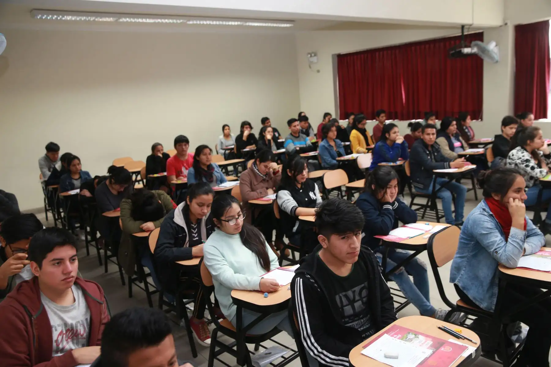 12  universidades aún siguen en carrera para obtener el licenciamiento. Foto: ANDINA/Norman Córdova.