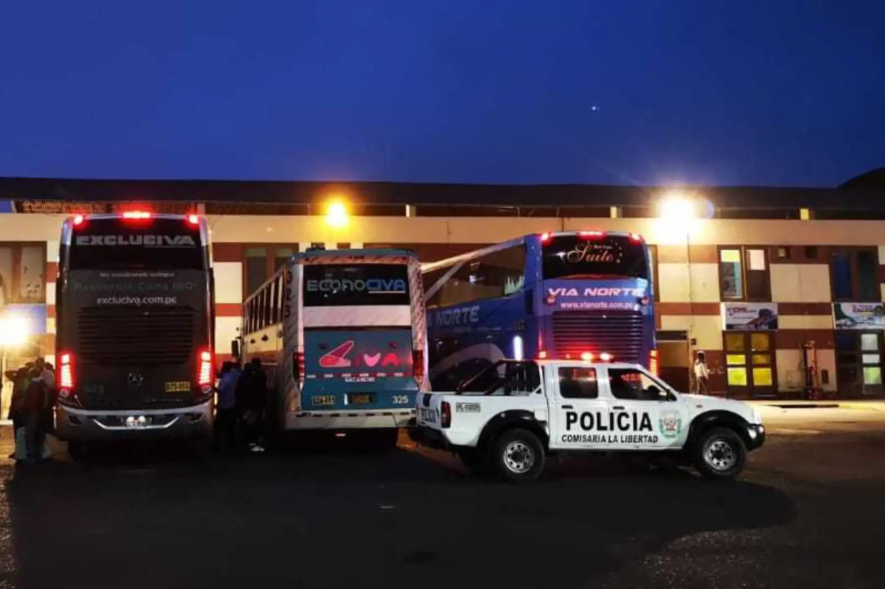 Una mujer adulta mayor, de 63 años de edad, fue hallada muerta esta madrugada al interior de un ómnibus interprovincial, que había hecho una parada en el terminal de transporte terrestre El Chimbador, en la ciudad de Chimbote, provincia ancashina del Santa.