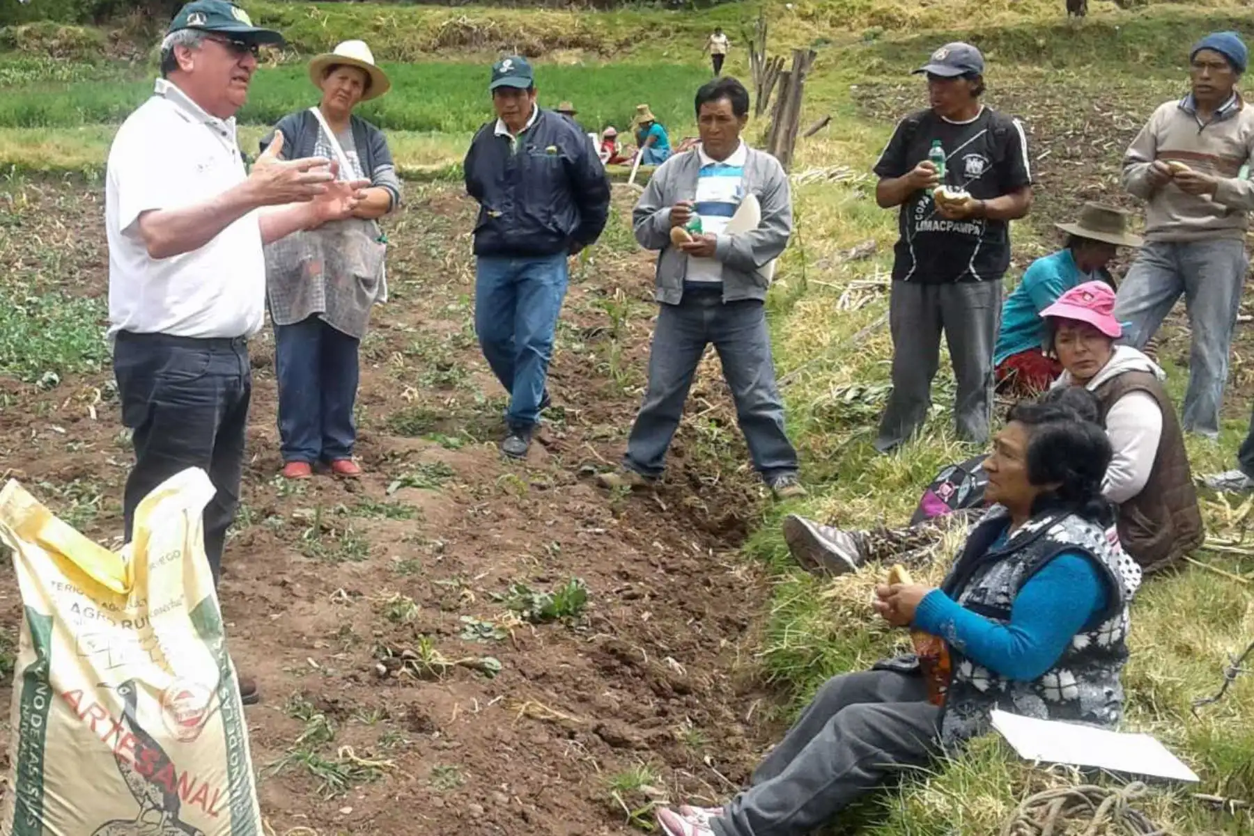 Unos 120 dirigentes rurales de la provincia de La Convención serán capacitados, durante la próxima semana, en el uso y manejo de guano de las islas para sus cultivos de café, cítricos, cacao y frutales, informaron representantes del Ministerio de Agricultura, a través de Agro Rural.