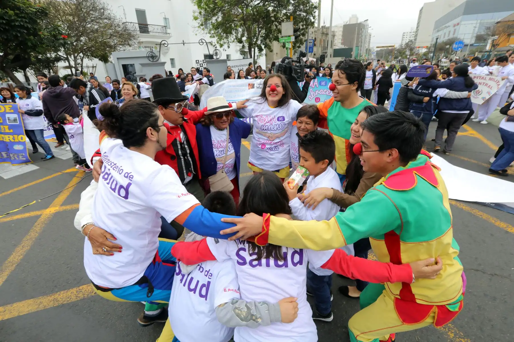 Ministra de Salud  Silvia Pessah , participó en campaña “Toma mi mano. Abracemos la vida” por el Día Mundial de la Prevención del Suicidio.Foto:ANDINA/Minsa
