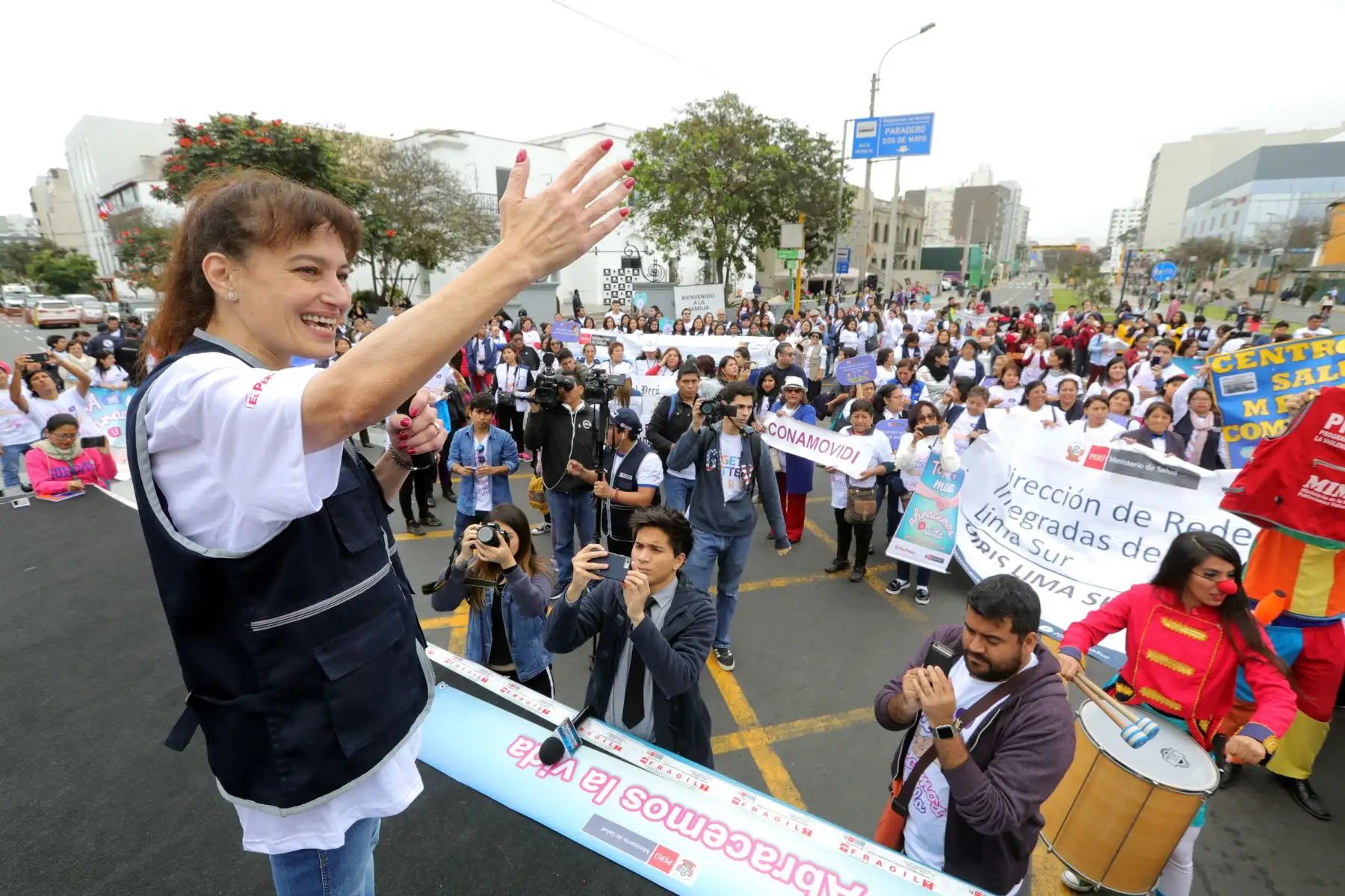 Ministra de Salud  Silvia Pessah , participó en campaña “Toma mi mano. Abracemos la vida” por el Día Mundial de la Prevención del Suicidio.Foto:ANDINA/Minsa