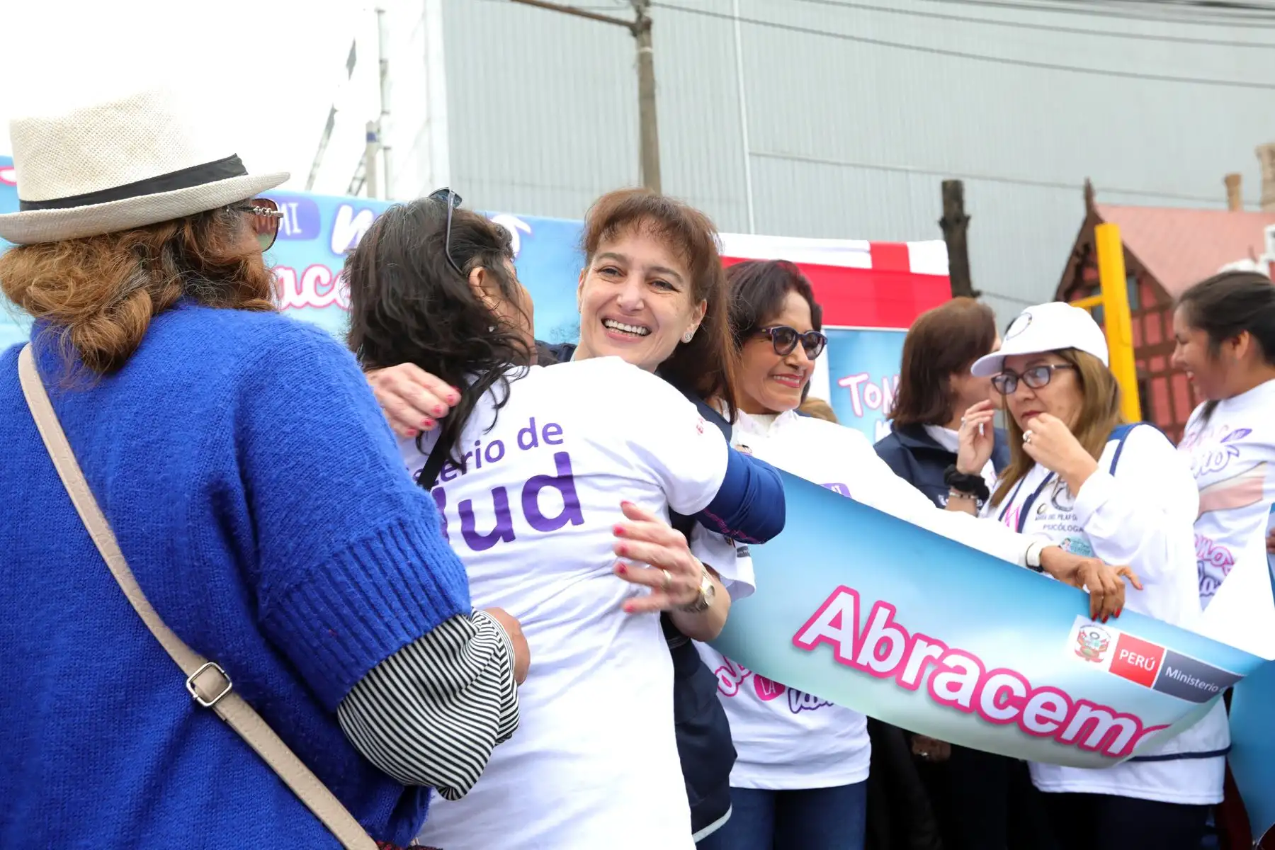 Ministra de Salud  Silvia Pessah , participó en campaña “Toma mi mano. Abracemos la vida” por el Día Mundial de la Prevención del Suicidio.Foto:ANDINA/Minsa