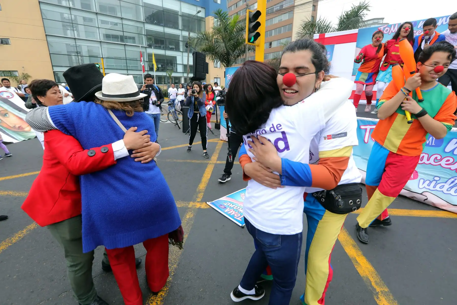 Ministra de Salud  Silvia Pessah , participó en campaña “Toma mi mano. Abracemos la vida” por el Día Mundial de la Prevención del Suicidio.Foto:ANDINA/Minsa