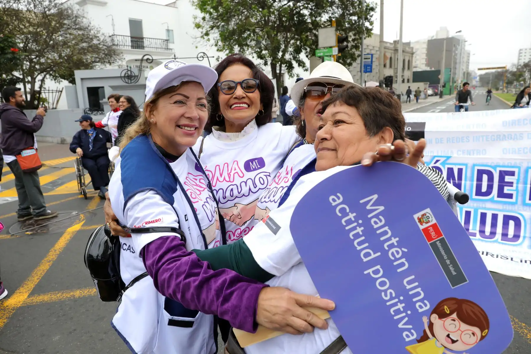 Ministra de Salud  Silvia Pessah , participó en campaña “Toma mi mano. Abracemos la vida” por el Día Mundial de la Prevención del Suicidio.Foto:ANDINA/Minsa