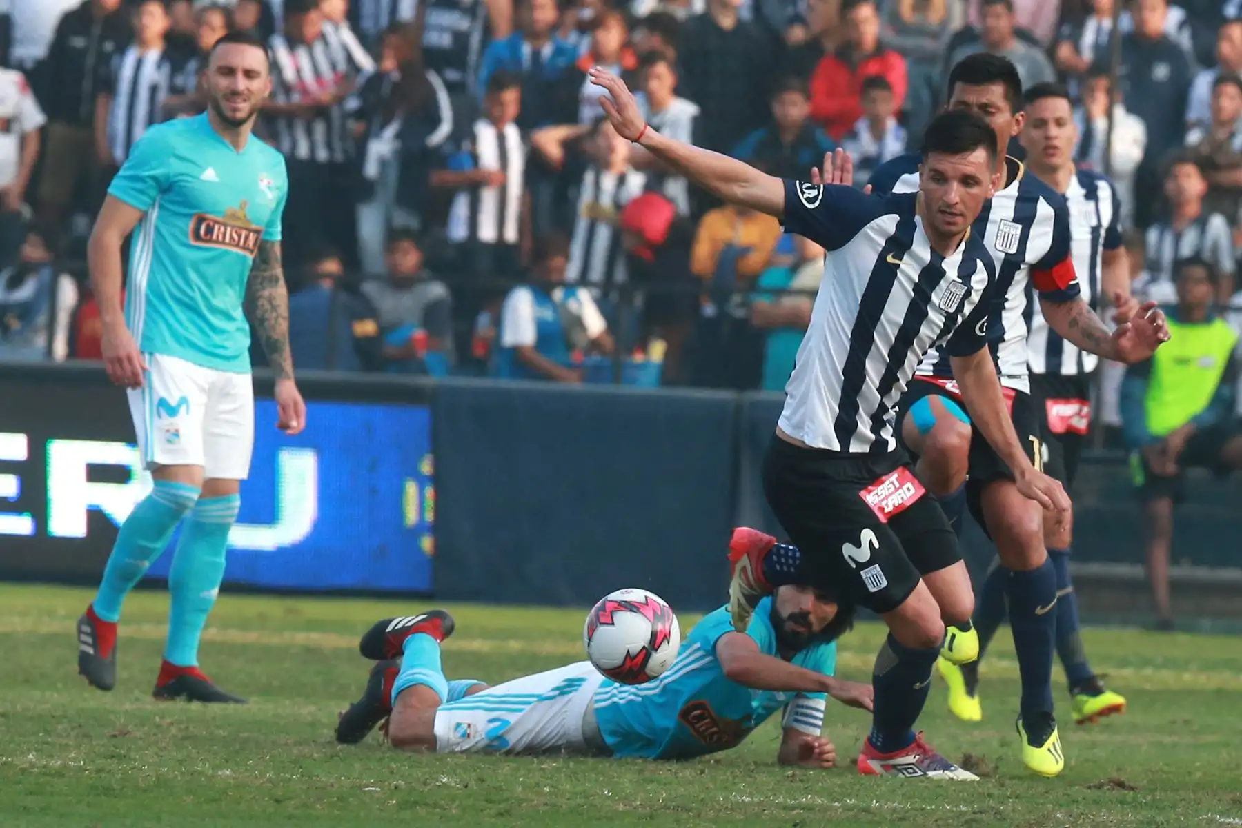 Sporting Cristal ganaba 2-1 a Alianza Lima, por el torneo clausura cuando se tomó la medida, de suspende por falta de garantías. Foto: ANDINA/Vidal Tarqui
