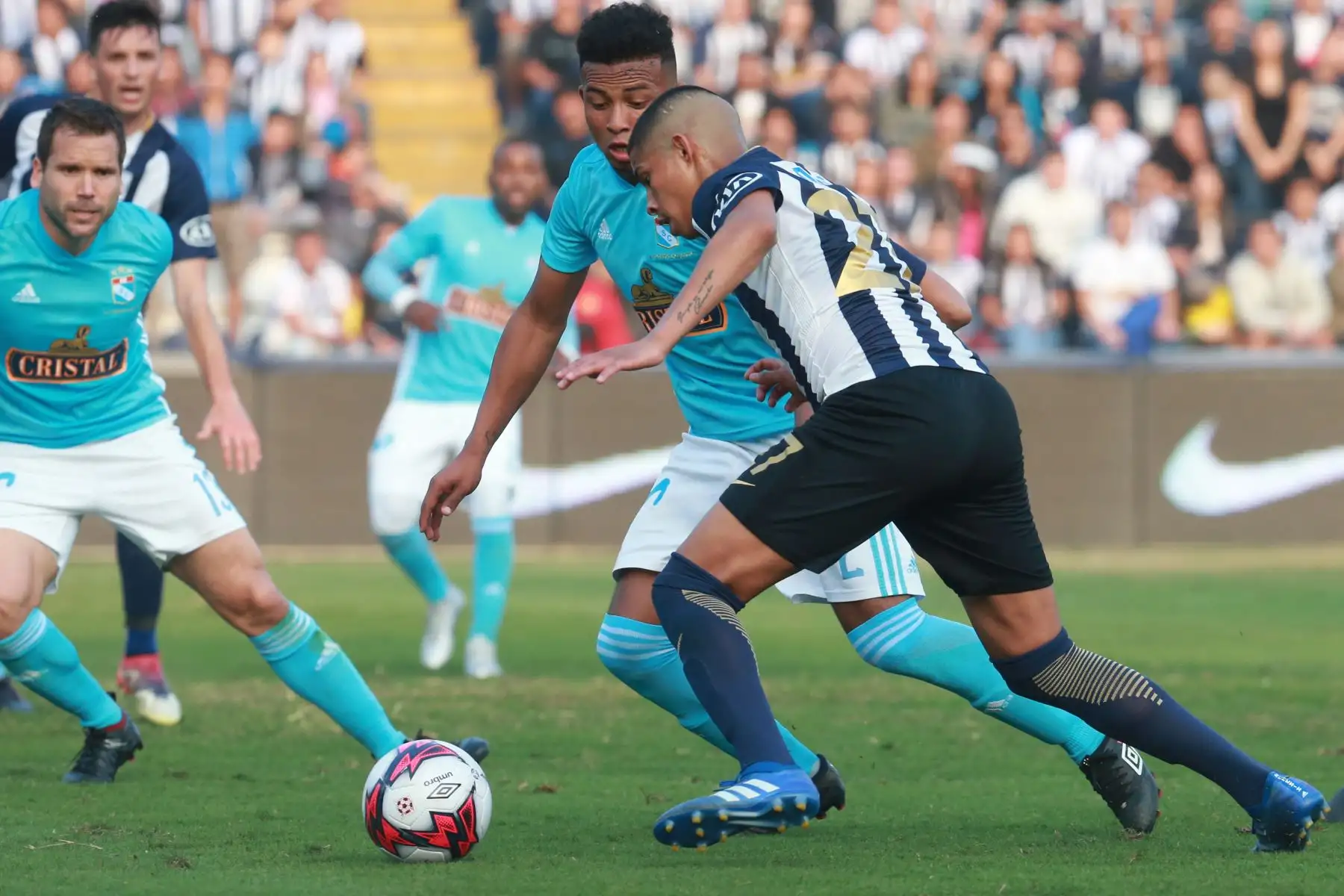 Sporting Cristal ganaba 2-1 a Alianza Lima, por el torneo clausura cuando se tomó la medida, de suspende por falta de garantías. Foto: ANDINA/Vidal Tarqui