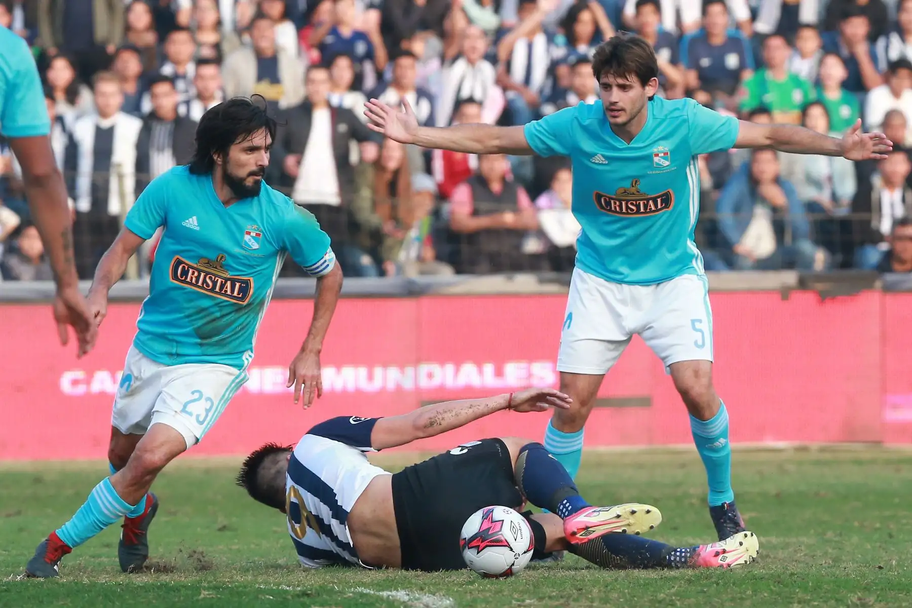 Sporting Cristal ganaba 2-1 a Alianza Lima, por el torneo clausura cuando se tomó la medida, de suspende por falta de garantías. Foto: ANDINA/Vidal Tarqui