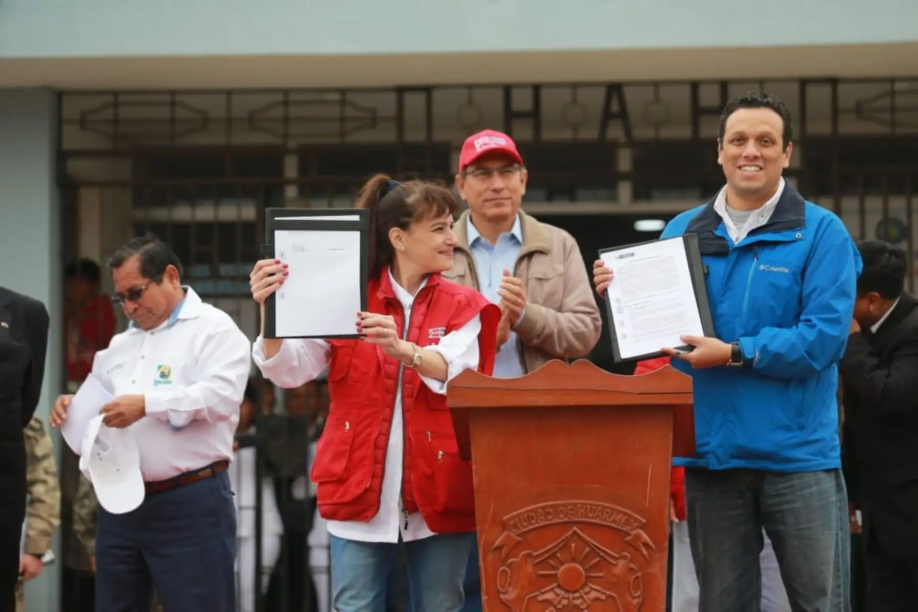 Presidente de la República, inspecciona el Hospital de Huarmey y preside la firma del convenio para la construcción de un nuevo nosocomio para esta provincia. Foto: ANDINA/Prensa Presidencia/Carlos Lezama
