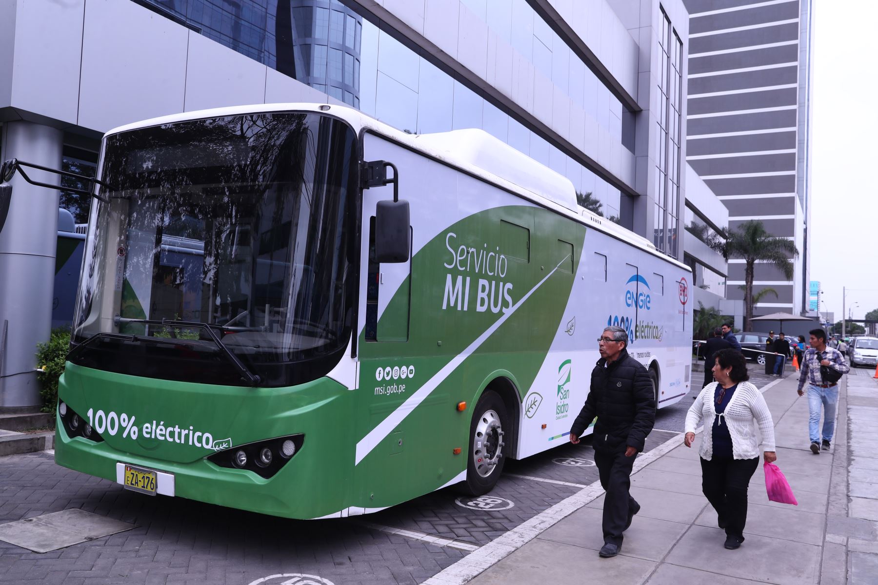 *El bus eléctrico transportará gratuitamente a quienes requieran movilizarse por las calles de San Isidro dentro de la ruta establecida por la municipalidad para el servicio “Mi Bus”. 
Foto: ANDINA/Minem