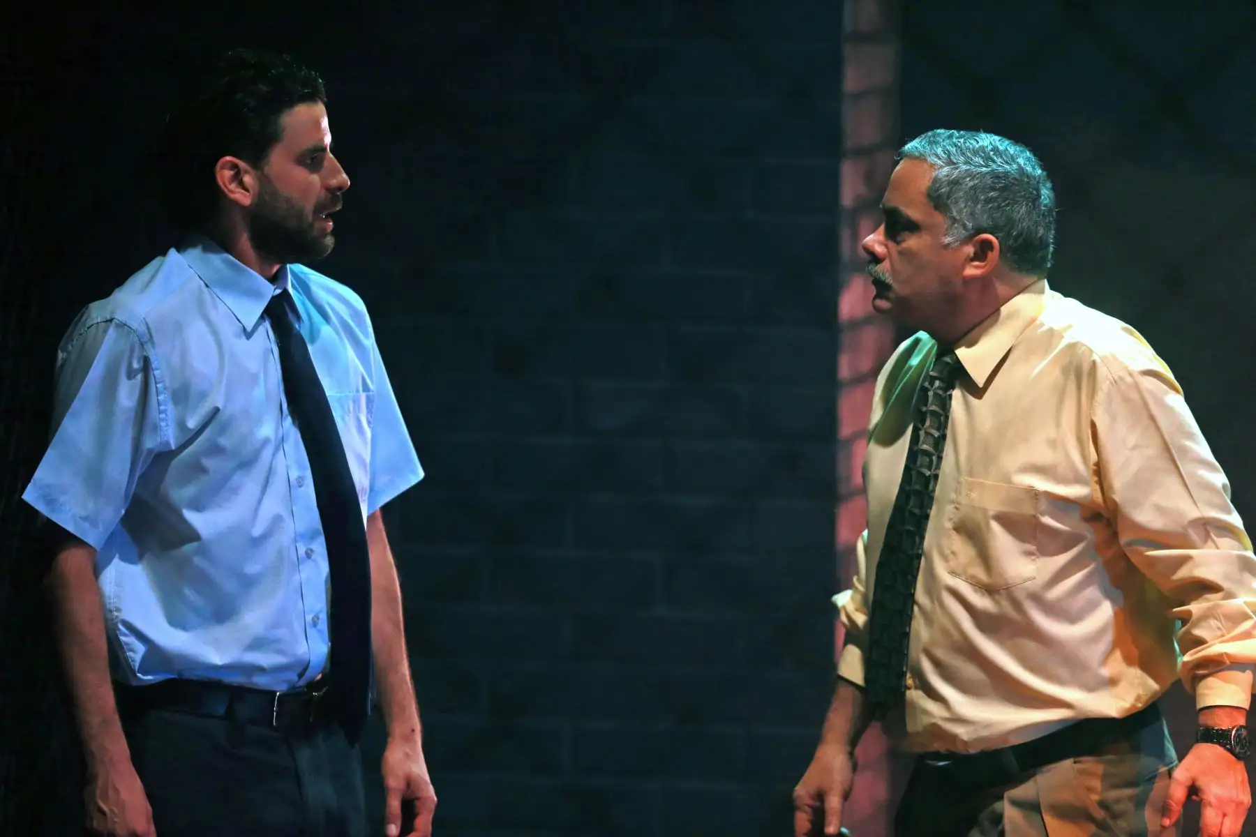 Sebastián Monteghirfo encarna a Misterio y su padre en la ficción será Oscar Carrillo. Aquí ambos en tensa escena que grafica la relación que ambos tenían. Foto: ANDINA/Vidal Tarqui